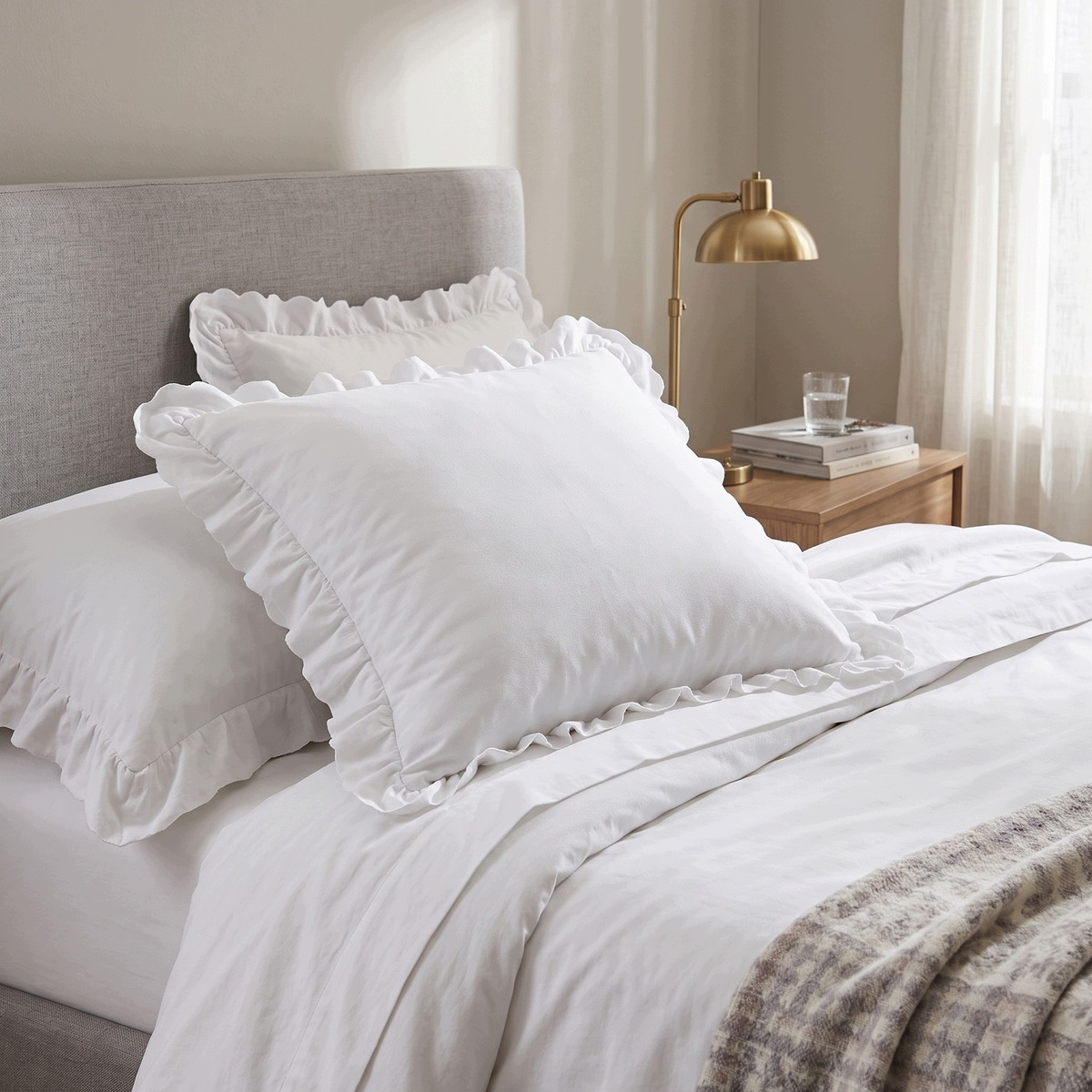 Poszewka z falbaną Luxury Jowita – dekoracyjna falbana wokół krawędzi
