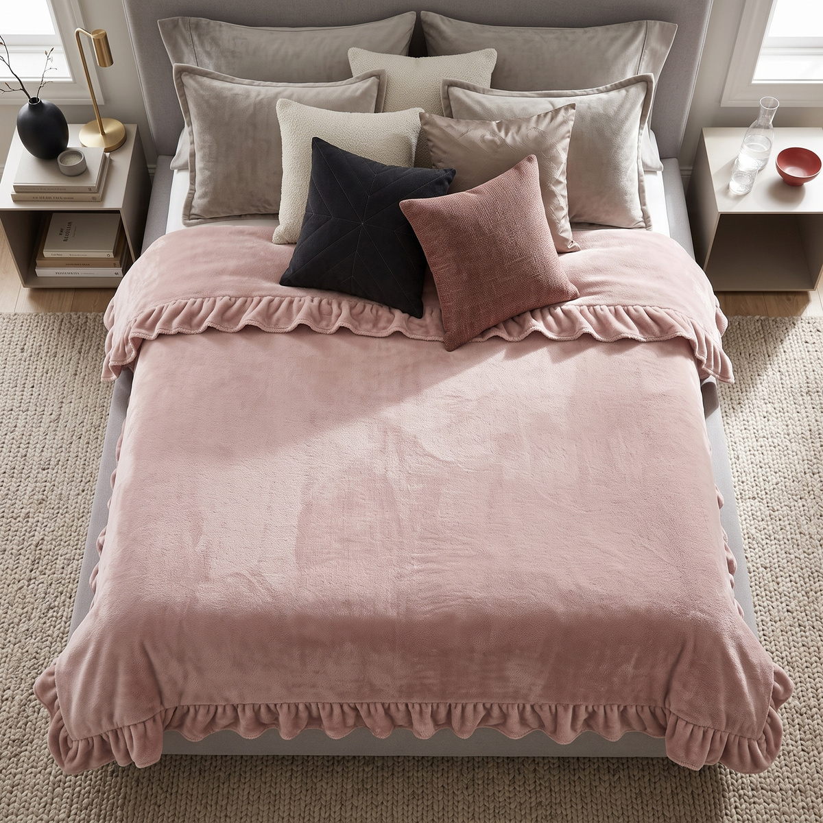 Koc narzuta Ruffly 200x220 pudrowy róż z falbanką