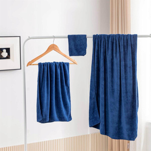 Towel 50 x 90 Microfiber Active 380g/m2 Pomegranate